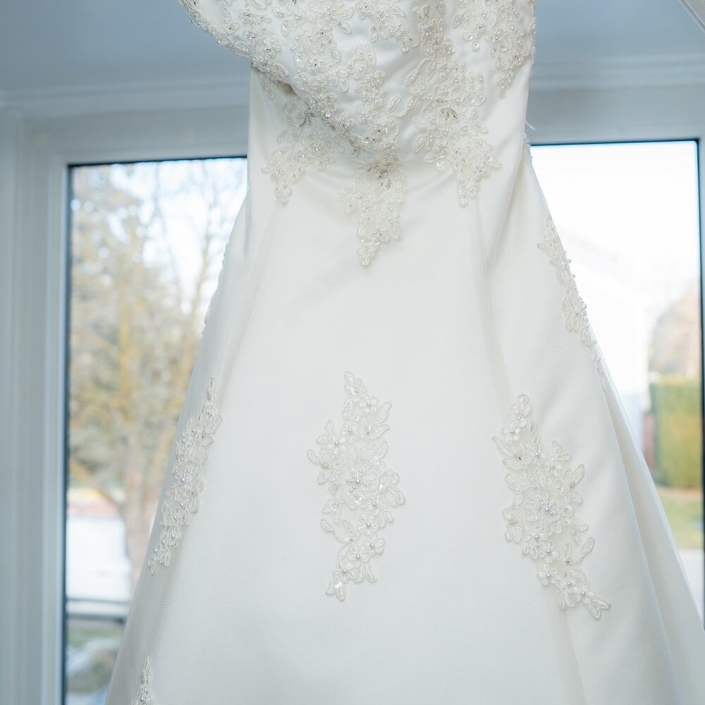 Bride's Wedding Gown, Gorgeous Elegant White, Off shoulder, beads and Appliqué.